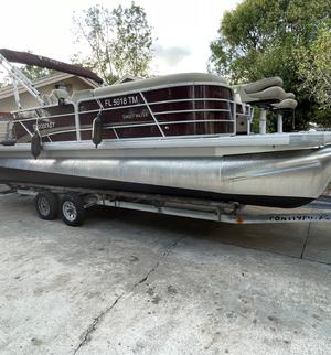 type of boat rental in Bradenton Beach, FL