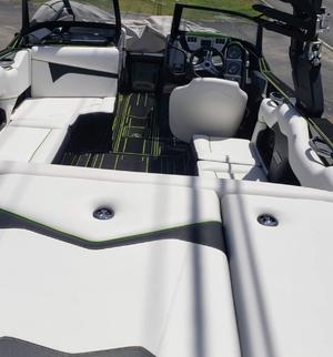 type of boat rental in Lago Vista, TX